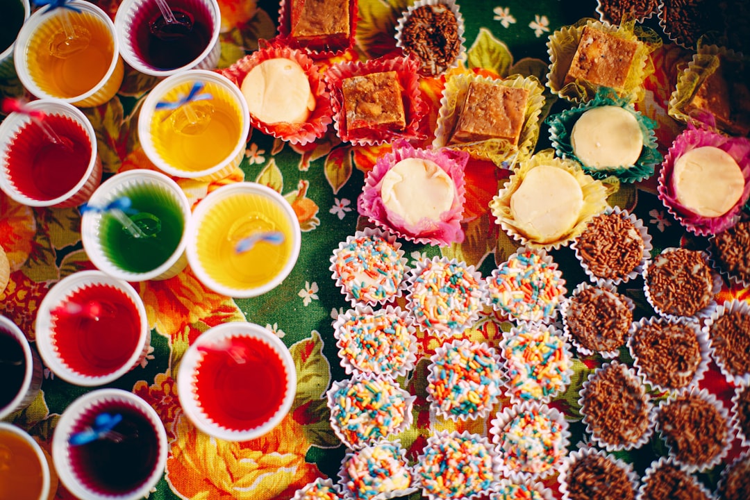 Søte snacks til fest: En guide til å imponere gjestene dine